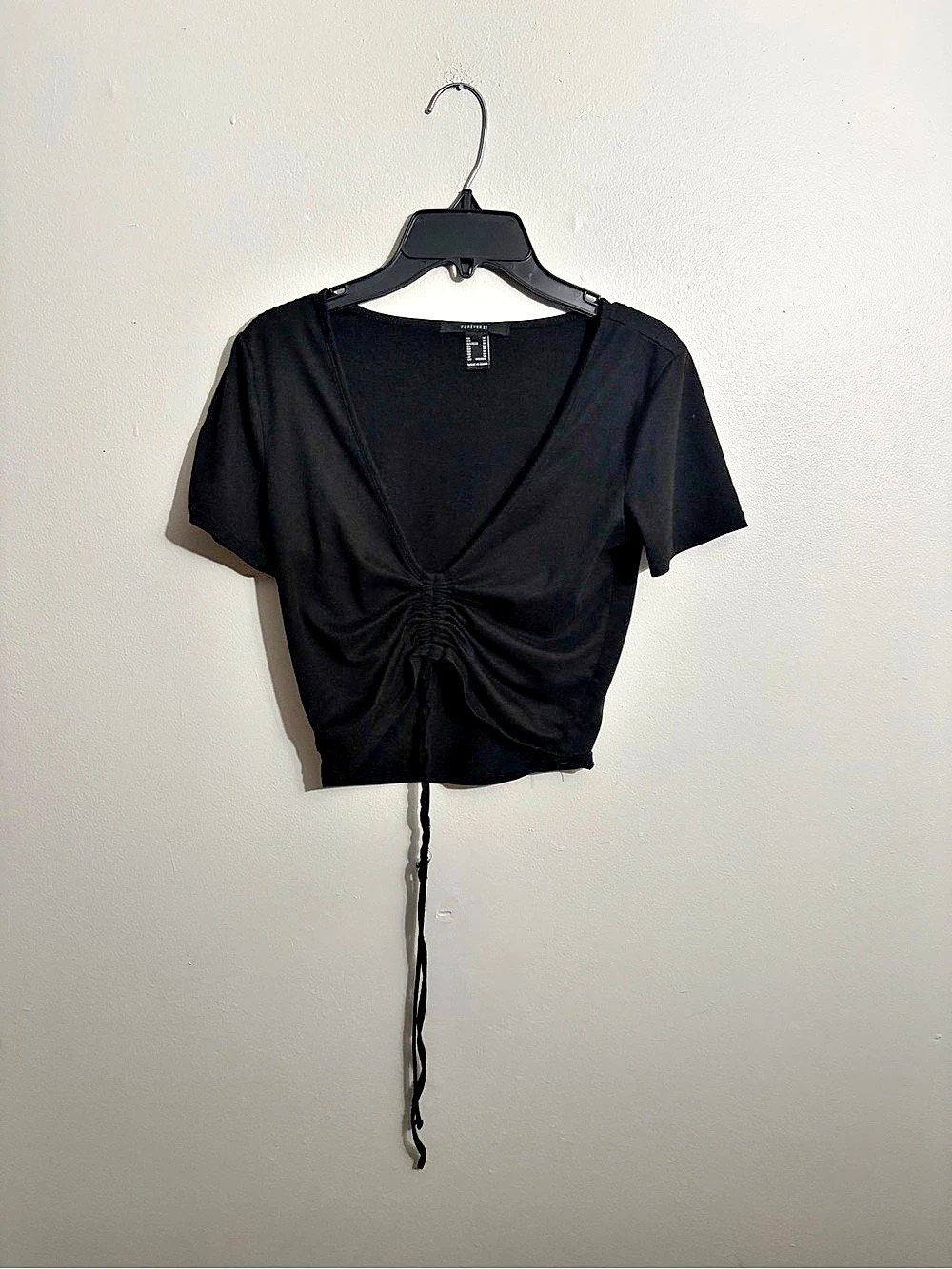 Forever 21 Ruched Short Sleeve Top in Black Size Medium